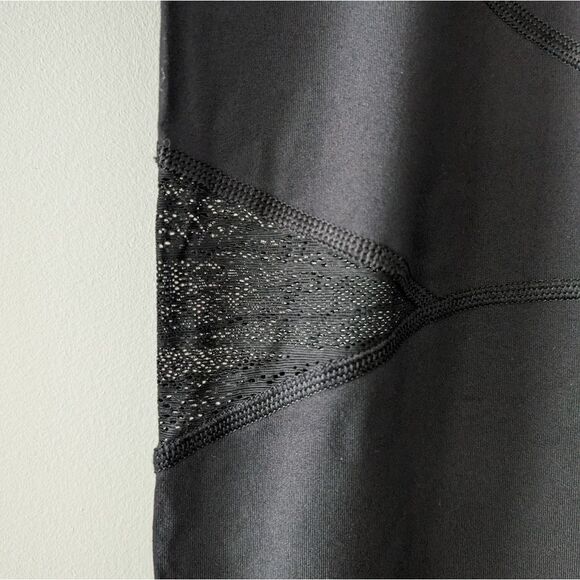 NWOT Victoria's Secret Sport Knockout Leggings with Mesh Lace Cutouts - L - Picture 8 of 9